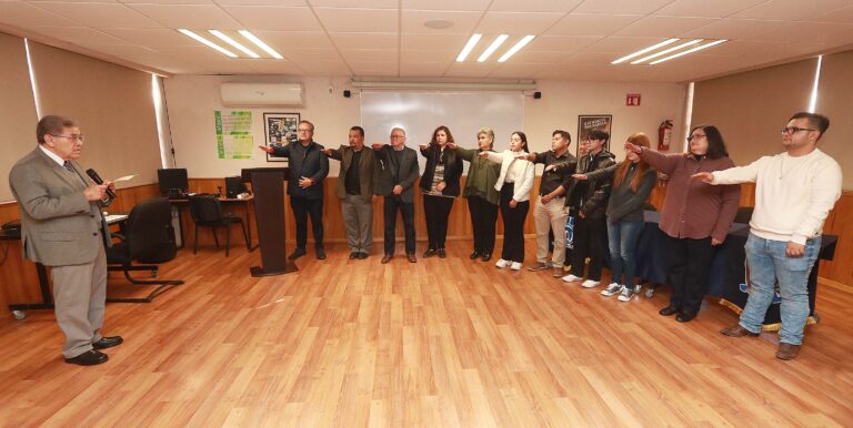 Rector de la UAdeC toma protesta al nuevo consejo directivo de la Facultad de Mercadotecnia US