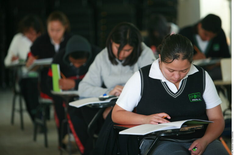 Retrocede México en la prueba PISA; alumnos bajan de nivel en lectura y matemáticas