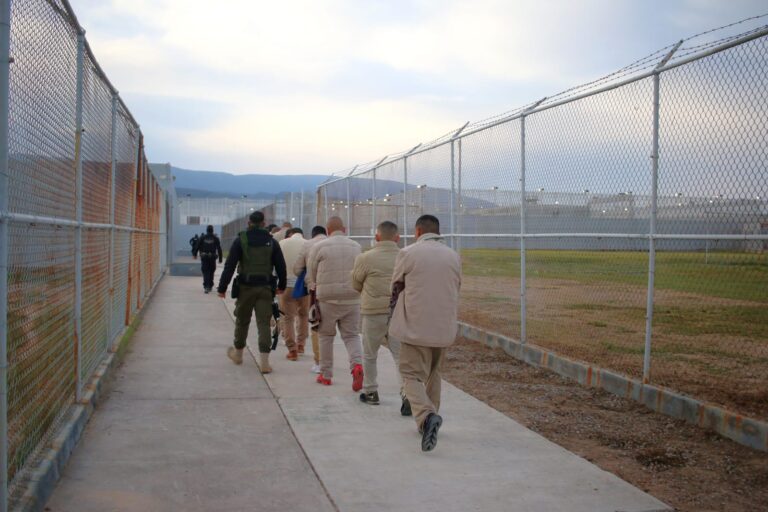 Trasladan a 150 reos a Centro Penitenciario de Monclova