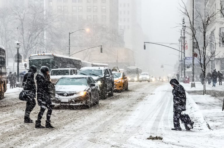 Mueren más de 80 en EU por clima invernal