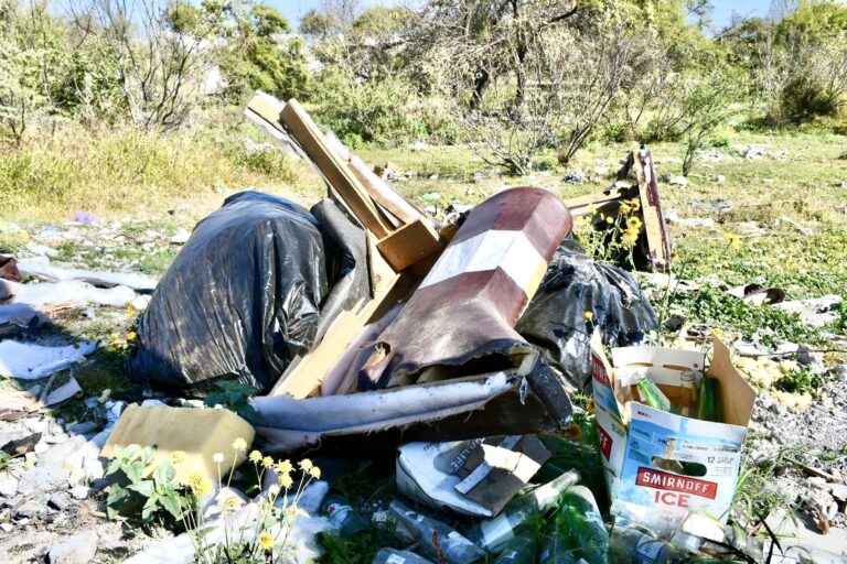 Convierten terrenos baldíos en basureros clandestinos en colonia Guanajuato de Arriba de Ramos Arizpe