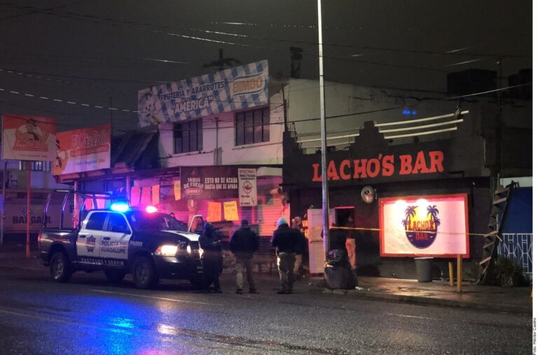 Ejecuta grupo armado a 4 empleados en bar de Nuevo León