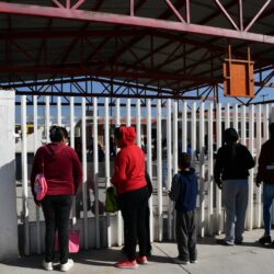 Madres de familia en primaria “Maestros Coahuilenses” piden a autoridades nombramiento de director y maestro 6