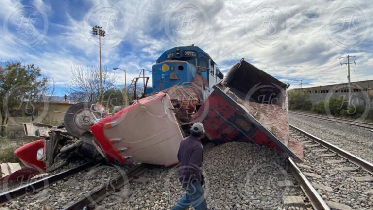 Lo arrastra el tren en Saltillo por intentar ganarle