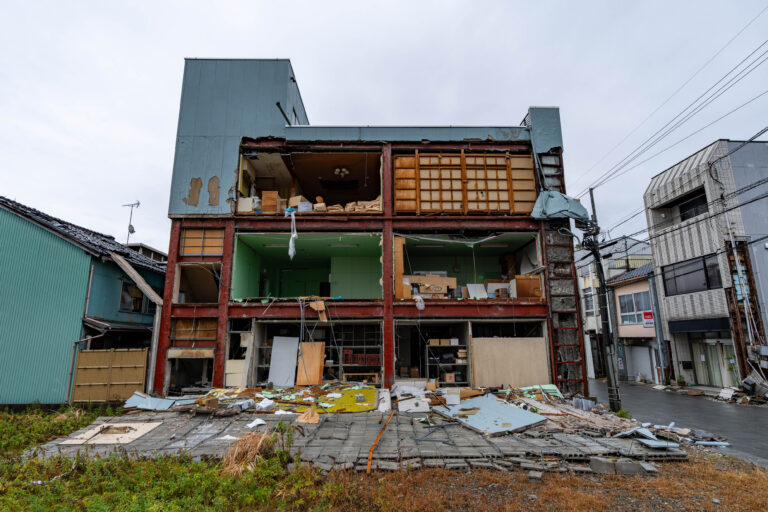 Aumenta a 206 el número de muertos por sismos en Ishikawa, Japón