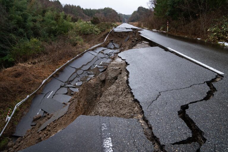 Aumenta a 48 el número de muertos por terremotos en Japón, según NHK