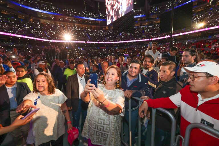 Cierra Xóchitl precampaña; encara a Claudia y AMLO   