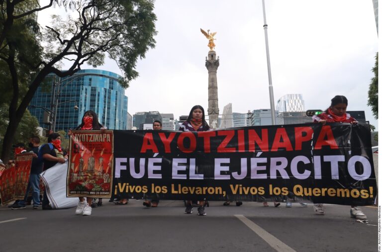 Critica López Obrador fallo sobre Ayotzinapa; revela carta a Piña