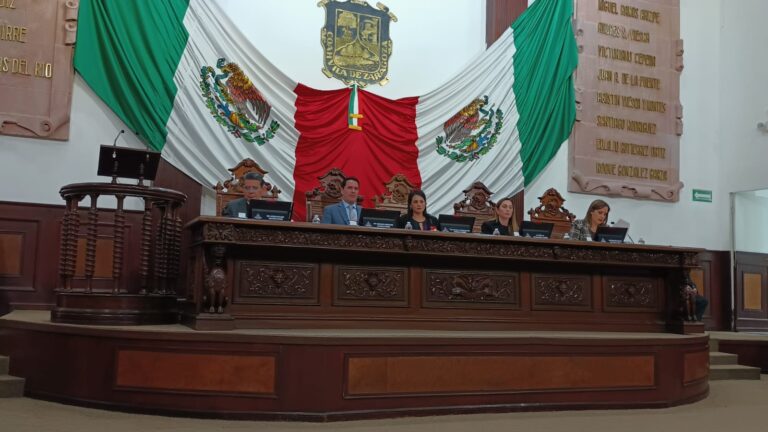 Designa Congreso de Coahuila a Oficial Mayor y a Tesorero y aprueba licencias de diputado y diputadas