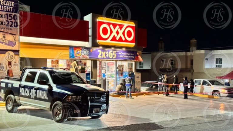 Fallece al exterior de Oxxo en Arteaga