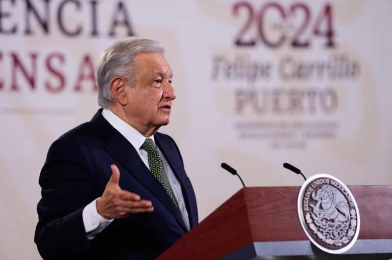 Gobierno irá aportando a pensiones, dice AMLO a IP