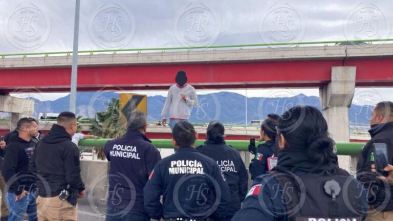 Joven que se lanzó desde puente vehicular de Saltillo se encuentra estable en el IMSS 2