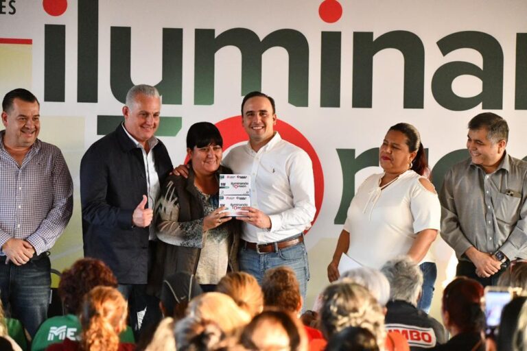 Manolo Jiménez y Román Cepeda ponen en marcha “Iluminando Torreón”, programa de focos ahorradores para las familias de Torreón