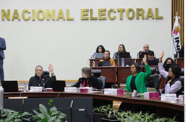 Ordena INE asistencia obligada de presidenciables a debates