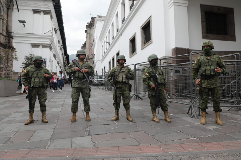 Policía confirma 70 detenidos en el marco del “conflicto armado interno” en Ecuador