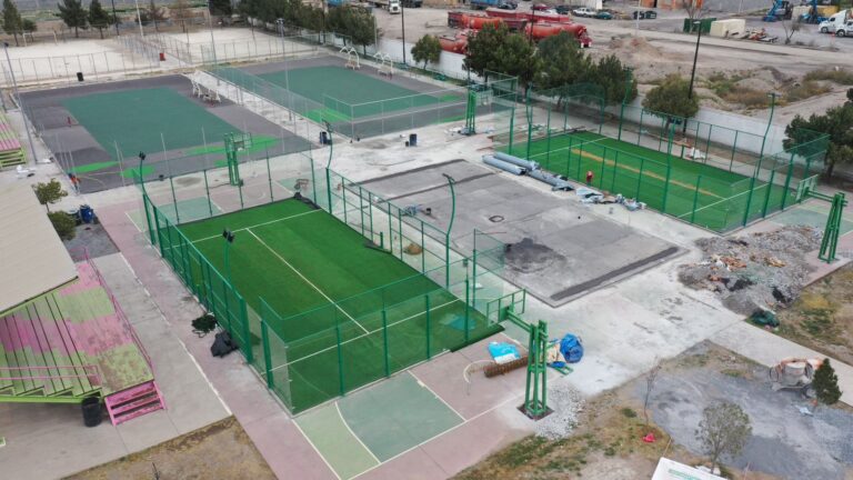 Preparan conclusión de canchas de pádel en el Biblioparque norte