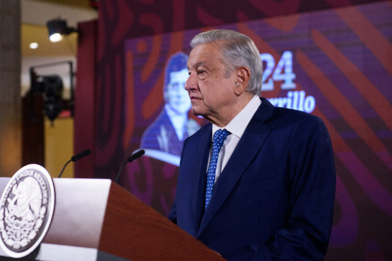 Propone AMLO dar dinero del INAI para fondear pensiones