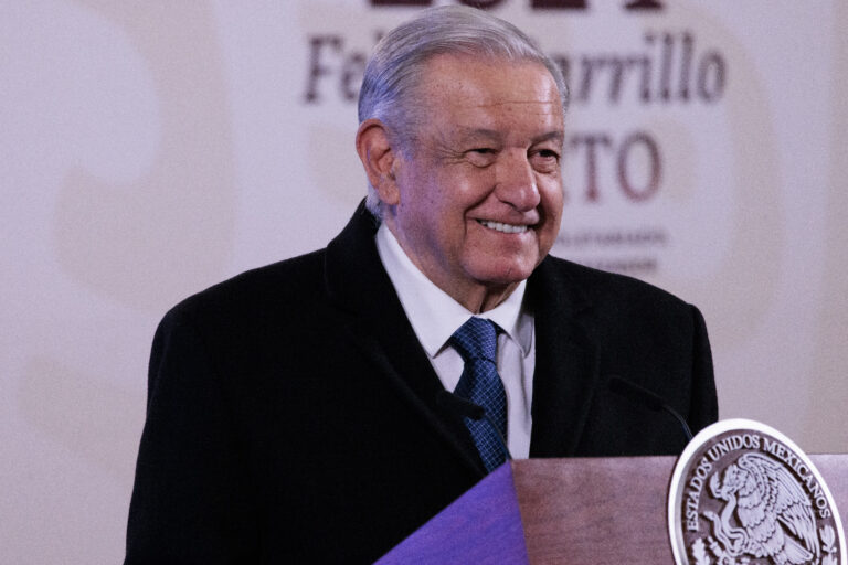 Quiere AMLO eliminar autónomos, pero absorberá sus nóminas