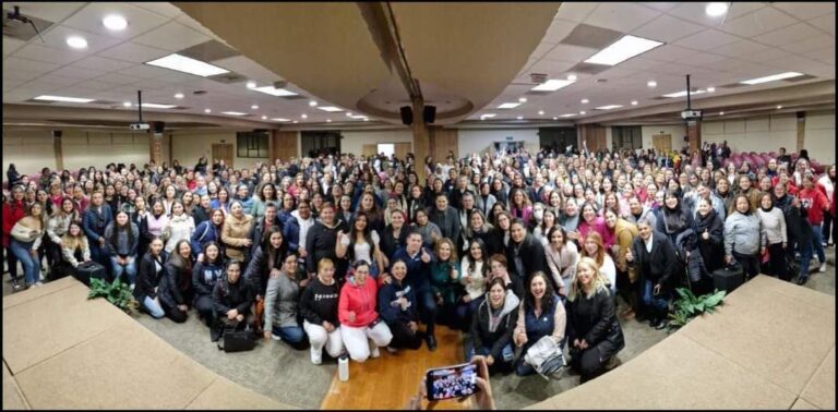 Se reúne Octavio Pimentel con mujeres universitarias de la UA de C