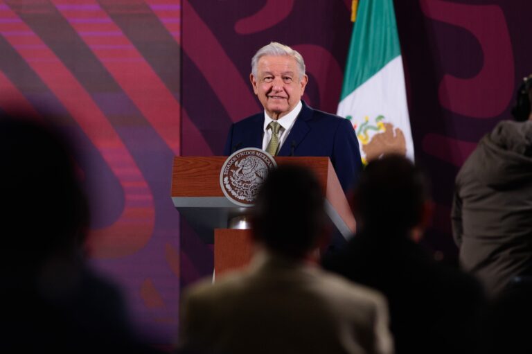 Va López Obrador por Plan E, aunque reconoce no tener mayoría