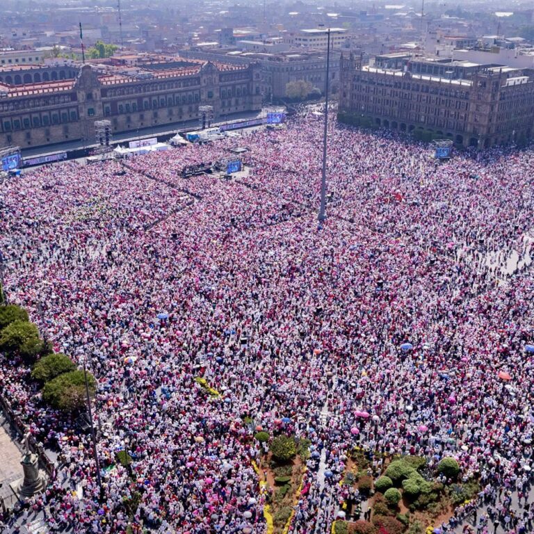 700 mil marchan en CDMX; Alertan que AMLO amenaza democracia   