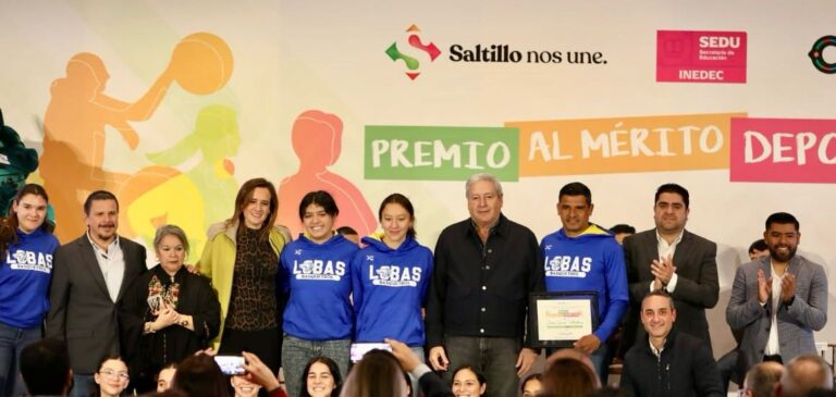 Entrega Chema Fraustro premio al Mérito Deportivo