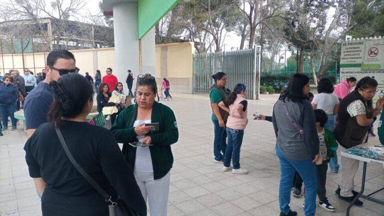 Acerca el IMSS vacunación en calles, plazas y parques