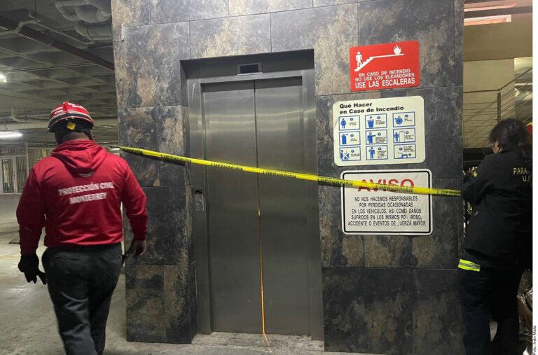 Cae elevador en plaza de Monterrey; hay seis heridos