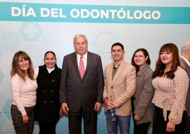 Chema Fraustro reconoce trabajo de las y los odontólogos en su día