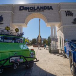 Cientos disfrutan “Expo de Autos Safari” en Dinolandia5