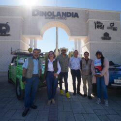 Cientos disfrutan “Expo de Autos Safari” en Dinolandia7