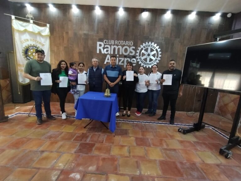 Club Rotario de Ramos Arizpe entrega becas para el periodo escolar 2024-2025 