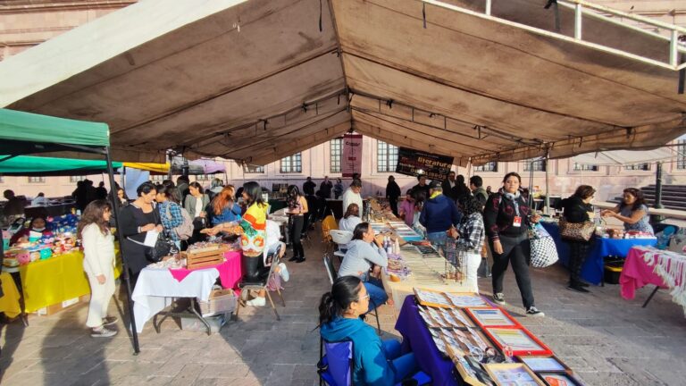 Continúa con éxito el Tianguis Cultural “Entrego punto medio” en Saltillo