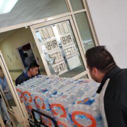 Damas del Club Rotario de Saltillo donan pañales para adulto y agua embotellada para pacientes del Hospital General3