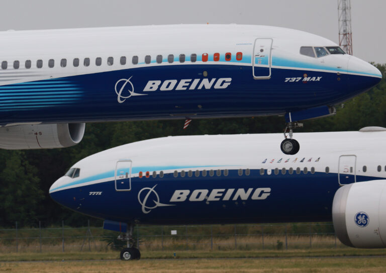 Dan a Boeing 90 días para mejorar controles de calidad