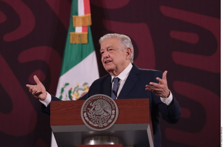 Deben aprender a respetar al Gobierno.-AMLO