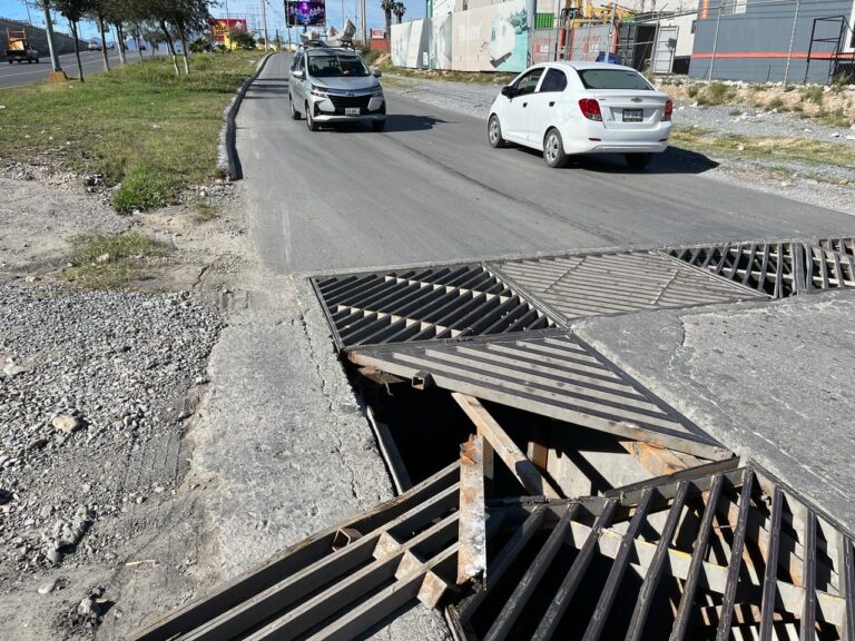 Eliminan riesgo para automovilistas en sistema de drenaje pluvial del bulevar Plan de Guadalupe 