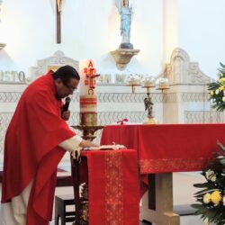 En misa, bendicen garganta de saltillenses 