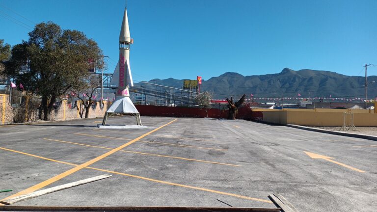 Adiós juegos de la iglesia de Lourdes, avanzan obras de pavimentación en terrenos del templo