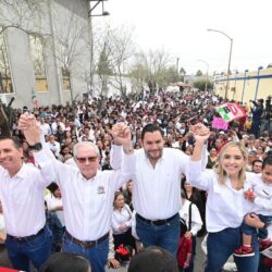 Miles apoyan registros de precandidatos del PRI3