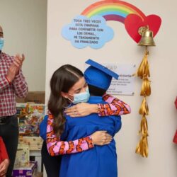 Reiteran Paola y Manolo compromiso en la lucha contra el cáncer infantil