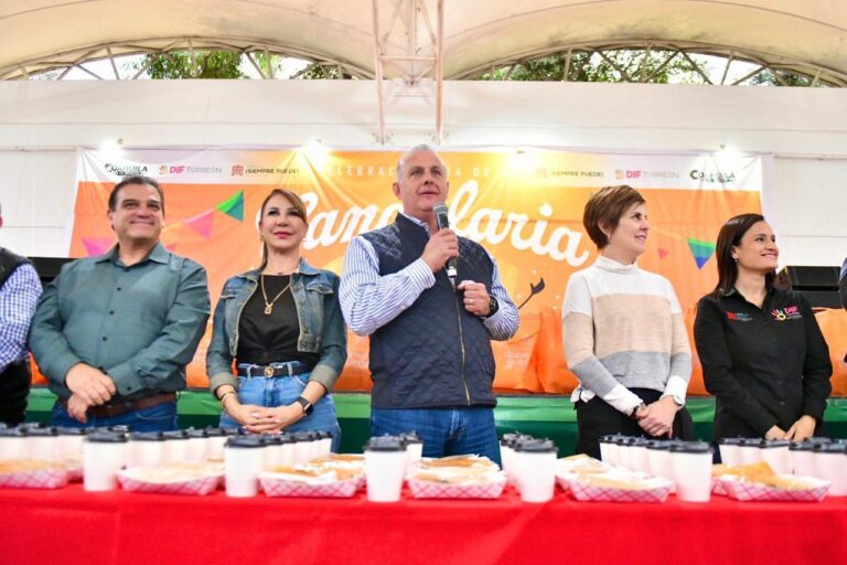 Román Alberto Cepeda González celebra el Día de la Candelaria con familias de Torreón