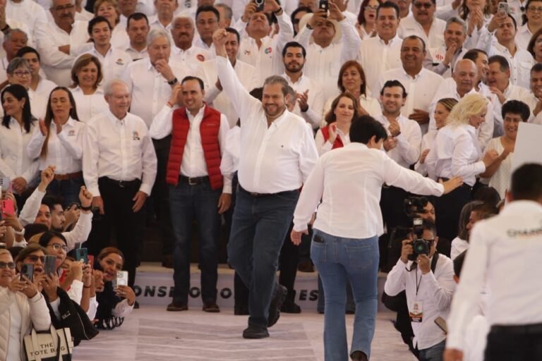 Tomás Gutiérrez Merino rinde protesta como candidato del PRI a alcalde de Ramos Arizpe