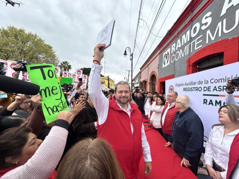 Tomás Gutiérrez se registra en el PRI como precandidato a la alcaldía de Ramos Arizpe 