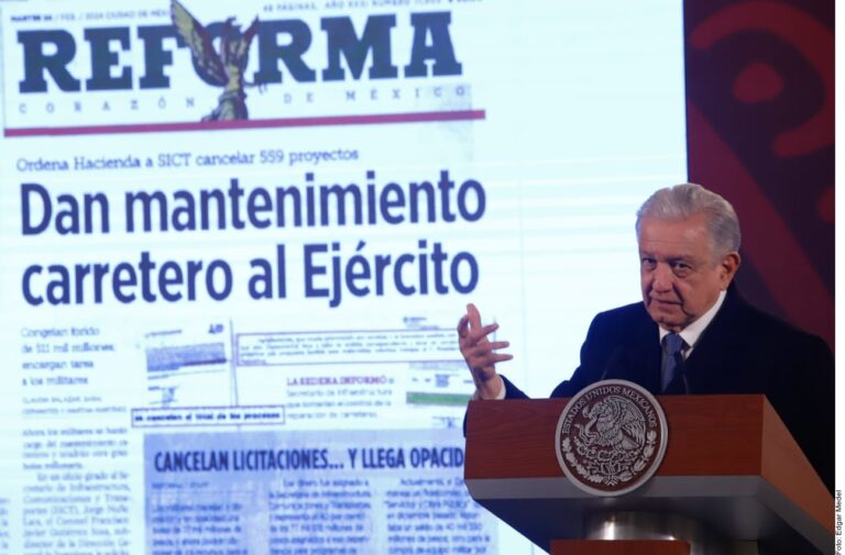 Va Ejército a carreteras por transas de constructores.-AMLO