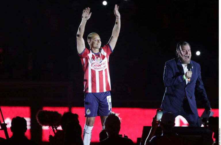 Ve ‘Chicharito’ cercano su debut en Chivas