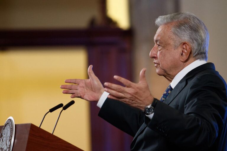 Acusa AMLO que bots inflan hashtag ‘#Narcopresidente’