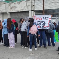 con manifestación 4