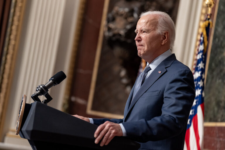 Confirma Biden que EU estudia nuevas sanciones contra Rusia