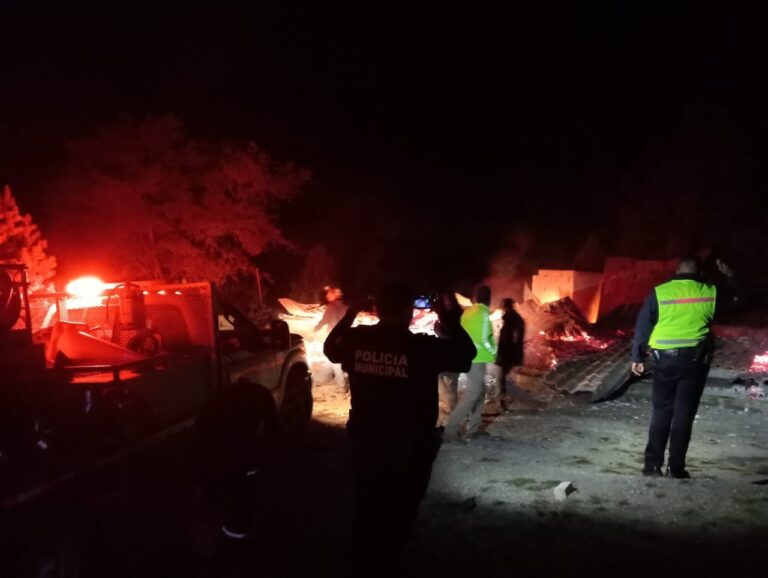 Controlan incendio en cabaña en la comunidad El Baratillo, en Arteaga; no se registran daños en zona boscosa